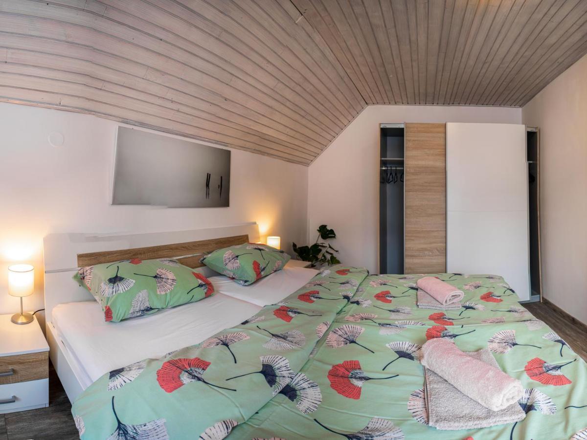 Апартаменты Apartma Petra Ravnik - Wanderer'S Hut Бохинь Экстерьер фото